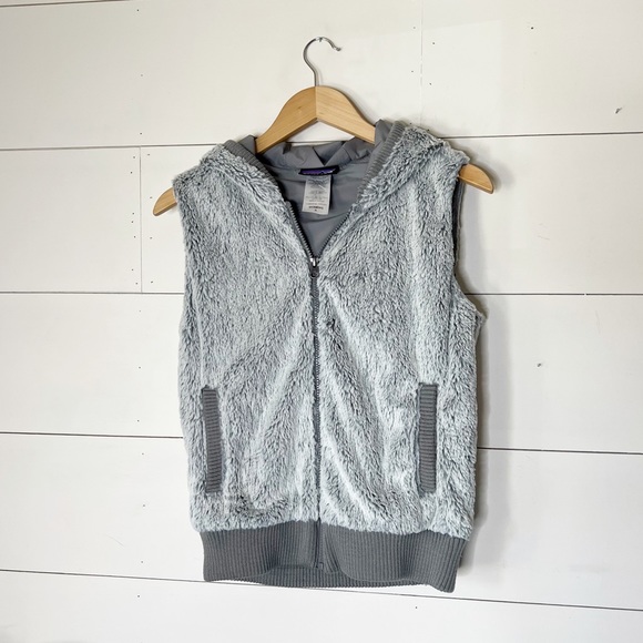 Patagonia Conejo Faux Zip Hooded Fur Vest in Gray - Picture 2 of 5
